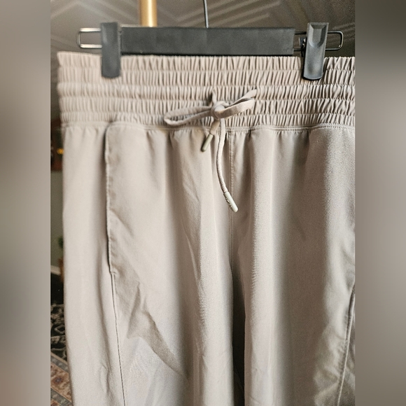 Abercrombie YPB motionTEK Joggers  High Rise In Oat. Size Small Short - Picture 10 of 16